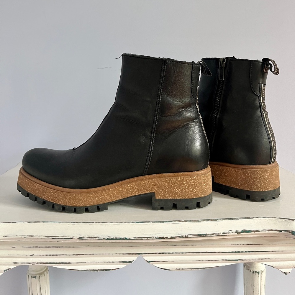 TAOS Downtown Boots Booties Sz 39
